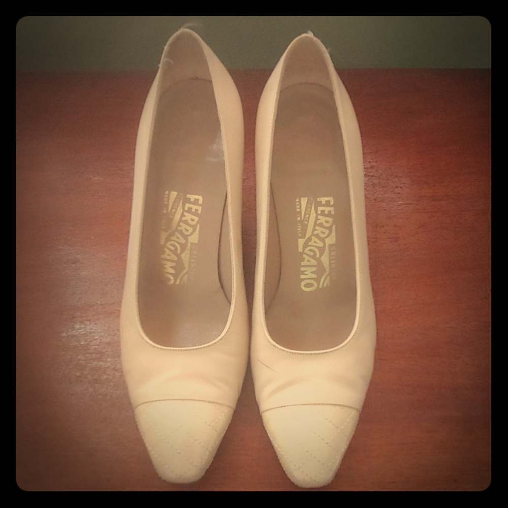Vintage Ferragamo pumps 7 1/2